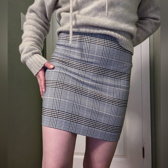 Dynamite Elle Plaid Mini Skirt | Size XS - Picture 6 of 6